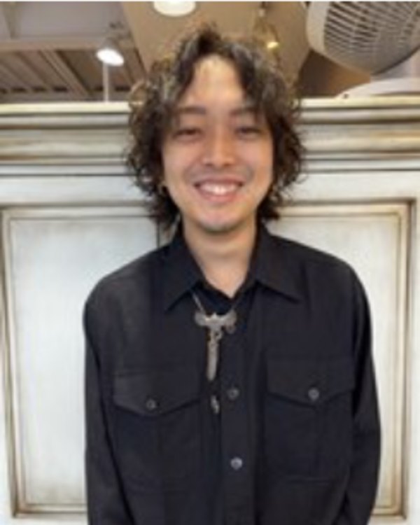 北習志野の美容室 Glory+plus トップスタイリスト 塚本（縮毛矯正・お悩み解消カット・ショート）